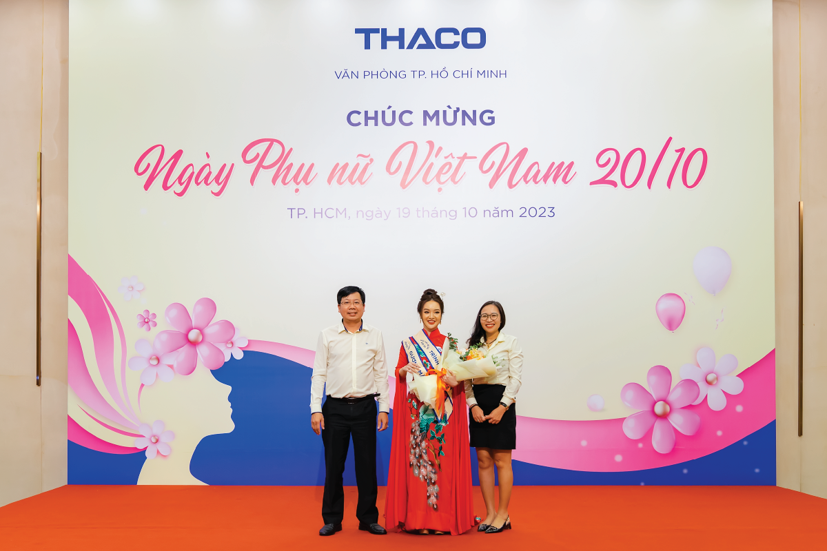 Chị Châu Thị Chân Trân - Thư ký Phát triển Hành chính THADICO chiến thắng 2 hạng mục_ Trình diễn xuất sắc và Gương mặt khả ái nhất trong Hội thi trình diễn áo dài 